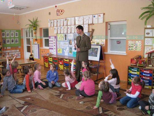 Grafika #8: 11.05.2010 - Laureaci Gminnego Konkursu Plastycznego pt."Cztery pory roku"