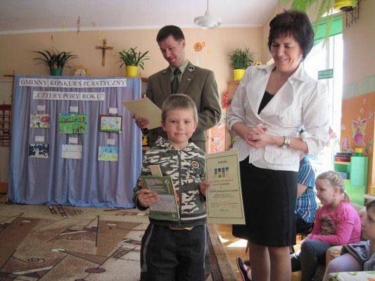 Grafika #17: 11.05.2010 - Laureaci Gminnego Konkursu Plastycznego pt."Cztery pory roku"