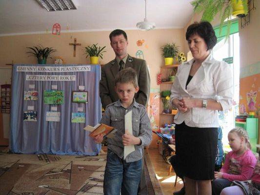 Grafika #18: 11.05.2010 - Laureaci Gminnego Konkursu Plastycznego pt."Cztery pory roku"