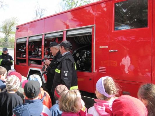 Grafika #6: 05.05.2010 - Strażacy w naszym przedszkolu