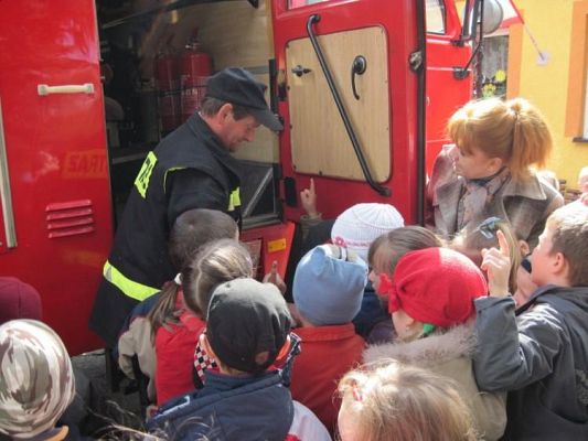 Grafika #8: 05.05.2010 - Strażacy w naszym przedszkolu