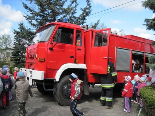 Grafika #11: 05.05.2010 - Strażacy w naszym przedszkolu