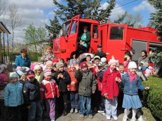 Grafika #13: 05.05.2010 - Strażacy w naszym przedszkolu