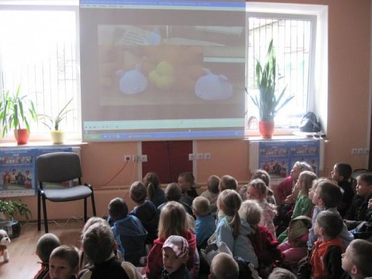 Grafika #0: 14.06.2010 - Spotkanie w Bibliotece Gminnej w ramach akcji "Cała Polska czyta dzieciom"