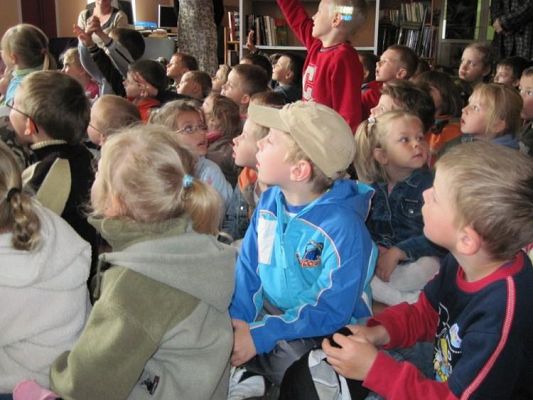 Grafika #4: 14.06.2010 - Spotkanie w Bibliotece Gminnej w ramach akcji "Cała Polska czyta dzieciom"