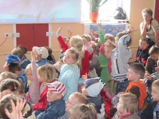 Grafika #6: 14.06.2010 - Spotkanie w Bibliotece Gminnej w ramach akcji "Cała Polska czyta dzieciom"