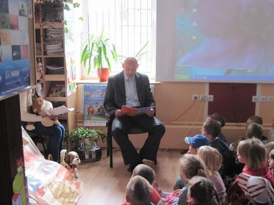 Grafika #7: 14.06.2010 - Spotkanie w Bibliotece Gminnej w ramach akcji "Cała Polska czyta dzieciom"