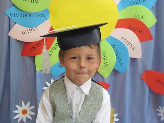 Grafika #1: 23.06.2010 - Absolwenci Przedszkola Gminnego w Charbrowie rok 2009/2010