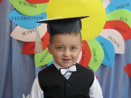 Grafika #9: 23.06.2010 - Absolwenci Przedszkola Gminnego w Charbrowie rok 2009/2010