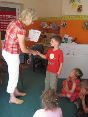 Grafika #9: 18.06.2010 - Uroczyste zakończenie zajęć dodatkowych z rytmiki i j.angielskiego