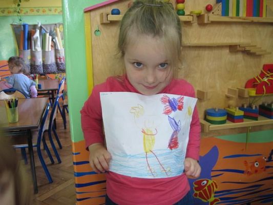 Grafika #1: 24.09.2010 -Czytanie bajek w grupie "Średniaków" przez zaproszonego gościa - mamę Maćka