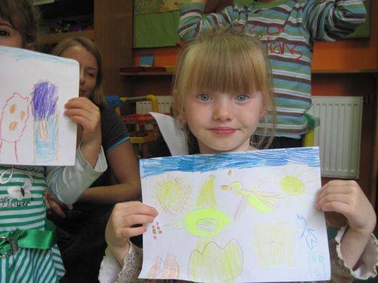 Grafika #2: 24.09.2010 -Czytanie bajek w grupie "Średniaków" przez zaproszonego gościa - mamę Maćka