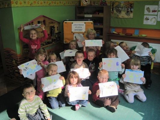 Grafika #12: 24.09.2010 -Czytanie bajek w grupie "Średniaków" przez zaproszonego gościa - mamę Maćka