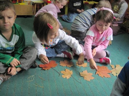 Grafika #3: 22.09.2010 - Jesienne zabawy w grupie "Średniaków"