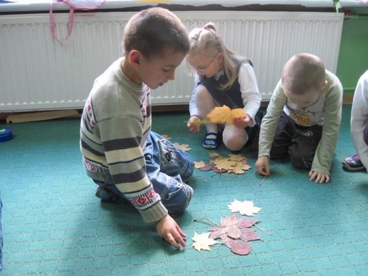 Grafika #5: 22.09.2010 - Jesienne zabawy w grupie "Średniaków"