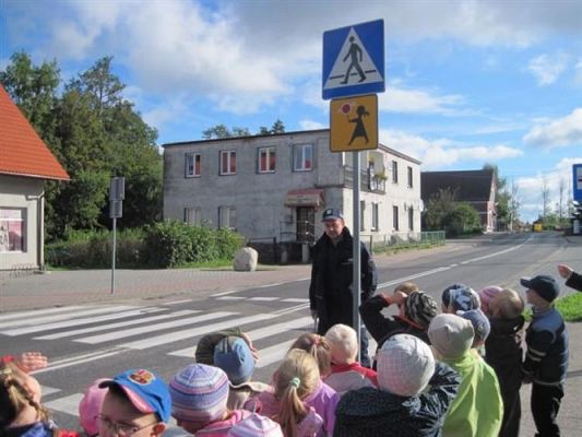 Grafika #1: 22.09.2010 - Spotkanie z policjantem "Jak bezpiecznie przejść przez ulicę"