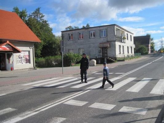 Grafika #3: 22.09.2010 - Spotkanie z policjantem "Jak bezpiecznie przejść przez ulicę"