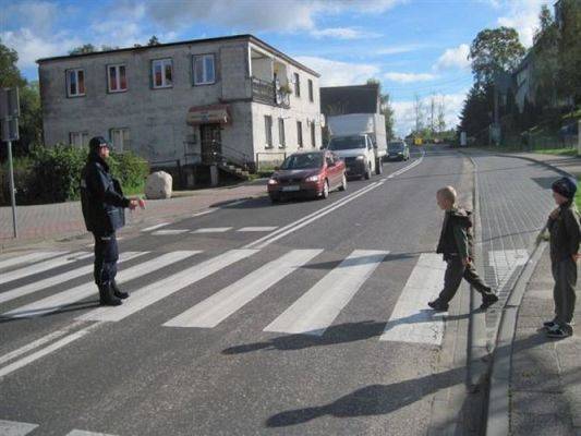 Grafika #4: 22.09.2010 - Spotkanie z policjantem "Jak bezpiecznie przejść przez ulicę"
