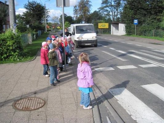 Grafika #5: 22.09.2010 - Spotkanie z policjantem "Jak bezpiecznie przejść przez ulicę"