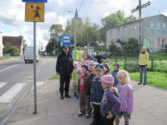 Grafika #12: 22.09.2010 - Spotkanie z policjantem "Jak bezpiecznie przejść przez ulicę"