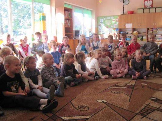 Grafika #18: 22.09.2010 - Spotkanie z policjantem "Jak bezpiecznie przejść przez ulicę"