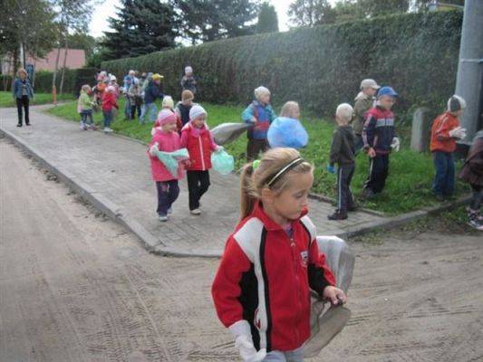 Grafika #12: 17.09.2010 - Bierzemy udział w Ogólnopolskiej Akcji "Sprzątania Świata"