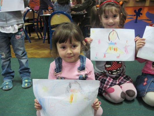 Grafika #1: 19.11.2010 - Czytanie bajek w grupie "Średniaków" przez zaproszonego gościa- mamę Huberta