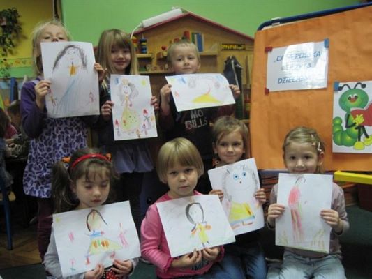 Grafika #10: 19.11.2010 - Czytanie bajek w grupie "Średniaków" przez zaproszonego gościa- mamę Huberta