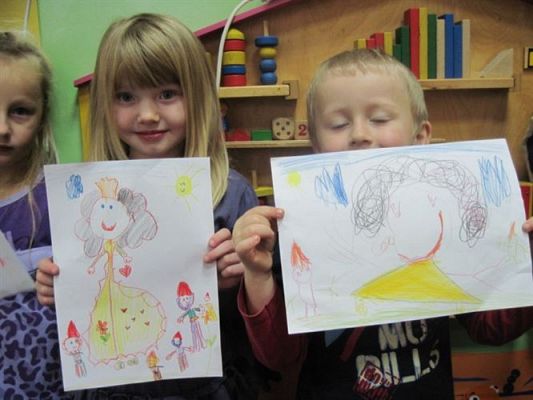 Grafika #11: 19.11.2010 - Czytanie bajek w grupie "Średniaków" przez zaproszonego gościa- mamę Huberta