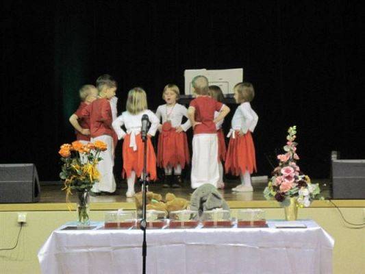 Grafika #0: 13.11.2010 - Występy dzieci z okazji Dnia Seniora