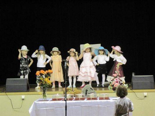 Grafika #3: 13.11.2010 - Występy dzieci z okazji Dnia Seniora