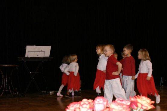 Grafika #10: 13.11.2010 - Występy dzieci z okazji Dnia Seniora