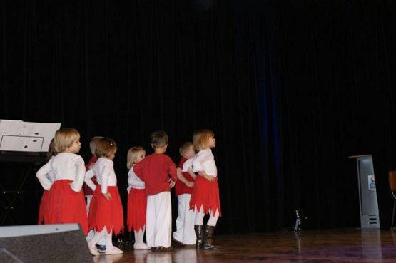 Grafika #11: 13.11.2010 - Występy dzieci z okazji Dnia Seniora