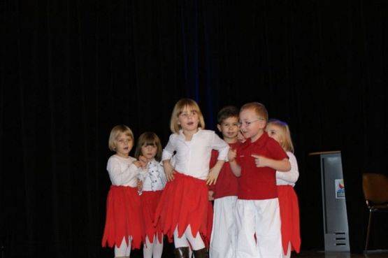 Grafika #13: 13.11.2010 - Występy dzieci z okazji Dnia Seniora