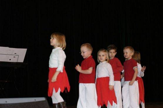 Grafika #14: 13.11.2010 - Występy dzieci z okazji Dnia Seniora