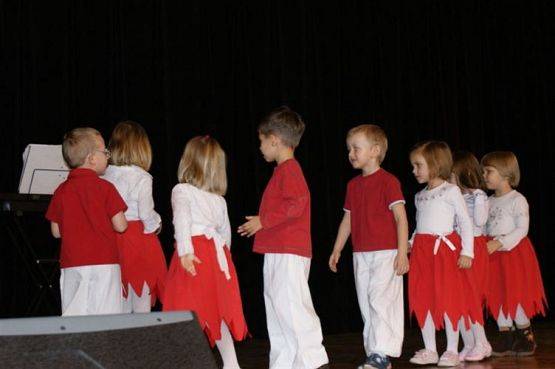 Grafika #15: 13.11.2010 - Występy dzieci z okazji Dnia Seniora