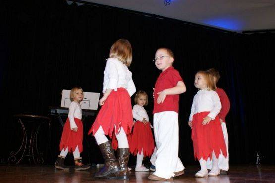 Grafika #18: 13.11.2010 - Występy dzieci z okazji Dnia Seniora