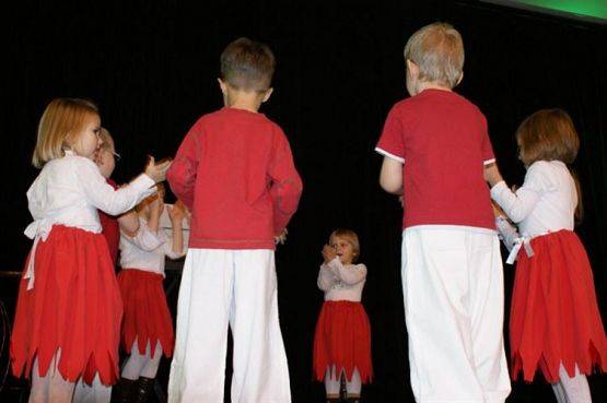 Grafika #19: 13.11.2010 - Występy dzieci z okazji Dnia Seniora