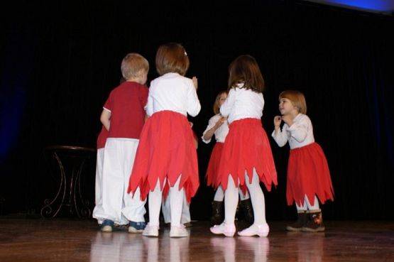 Grafika #20: 13.11.2010 - Występy dzieci z okazji Dnia Seniora