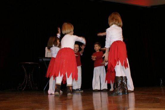 Grafika #21: 13.11.2010 - Występy dzieci z okazji Dnia Seniora