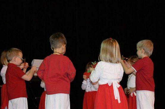 Grafika #22: 13.11.2010 - Występy dzieci z okazji Dnia Seniora