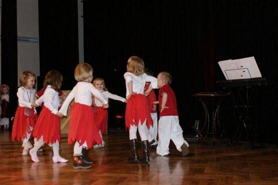 Grafika #23: 13.11.2010 - Występy dzieci z okazji Dnia Seniora