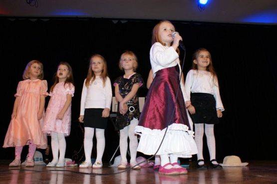 Grafika #30: 13.11.2010 - Występy dzieci z okazji Dnia Seniora