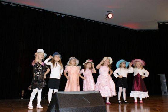 Grafika #36: 13.11.2010 - Występy dzieci z okazji Dnia Seniora