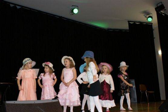 Grafika #37: 13.11.2010 - Występy dzieci z okazji Dnia Seniora