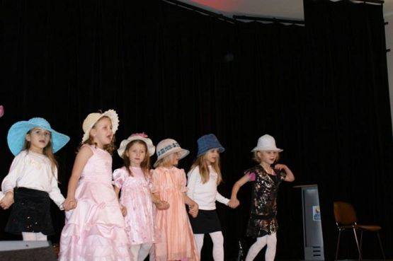 Grafika #39: 13.11.2010 - Występy dzieci z okazji Dnia Seniora