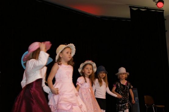 Grafika #40: 13.11.2010 - Występy dzieci z okazji Dnia Seniora