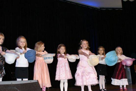 Grafika #42: 13.11.2010 - Występy dzieci z okazji Dnia Seniora