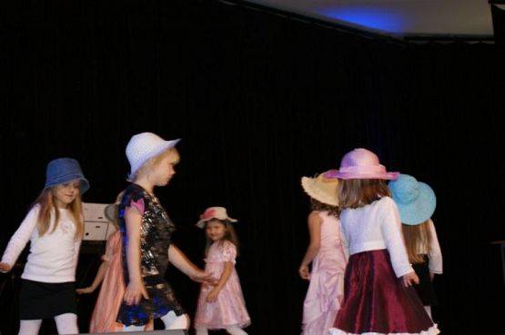 Grafika #44: 13.11.2010 - Występy dzieci z okazji Dnia Seniora