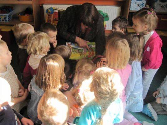 Grafika #1: 27.10.2010 - Kot w butach w gr. II - "Cała Polska czyta dzieciom"